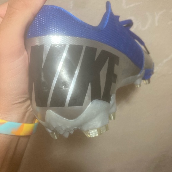 Cleats - Picture 3 of 4